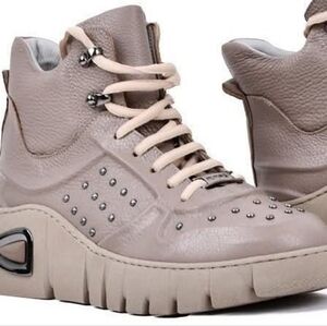Stylish Beige Women's High-Top Sneakers